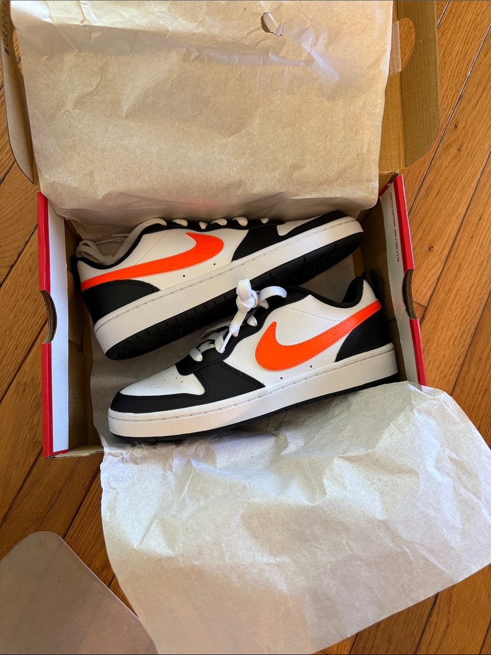 Nike Kids Low-Top Sneakers in White, Black & Bright Orange